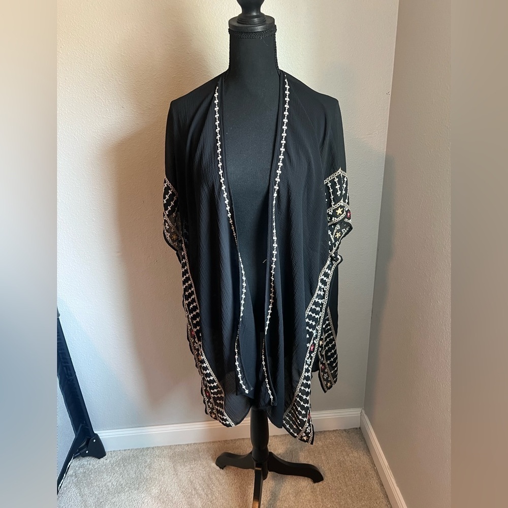 American Eagle Women's Sheer Black Floral Embroidered Kimono Wrap, sz M/L Boho